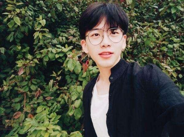 抖音娱乐圈吃瓜真假,真假难辨，揭秘明星幕后真相